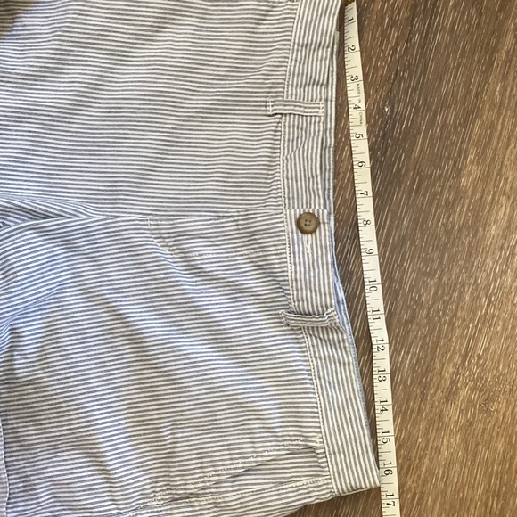 Gap 4” shorts, blue white stripe size 10 - Picture 7 of 9